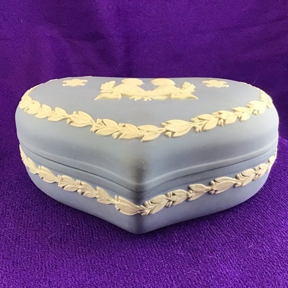 Wedgwood Jasperware Royal Wedding Trinket Box
Prince Charles Lady Diana 1981 - Picture 2 of 5